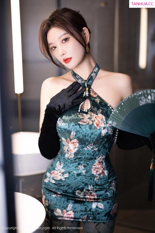 杨晨晨 sugar小甜心CC [XiuRen]高清写真图 2024.09.14 No.9165 杨晨晨Yome 黑丝美腿第6张图片